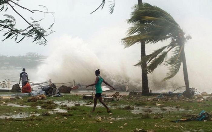 Vanuatu tsunami threat over after big earthquake hits islands